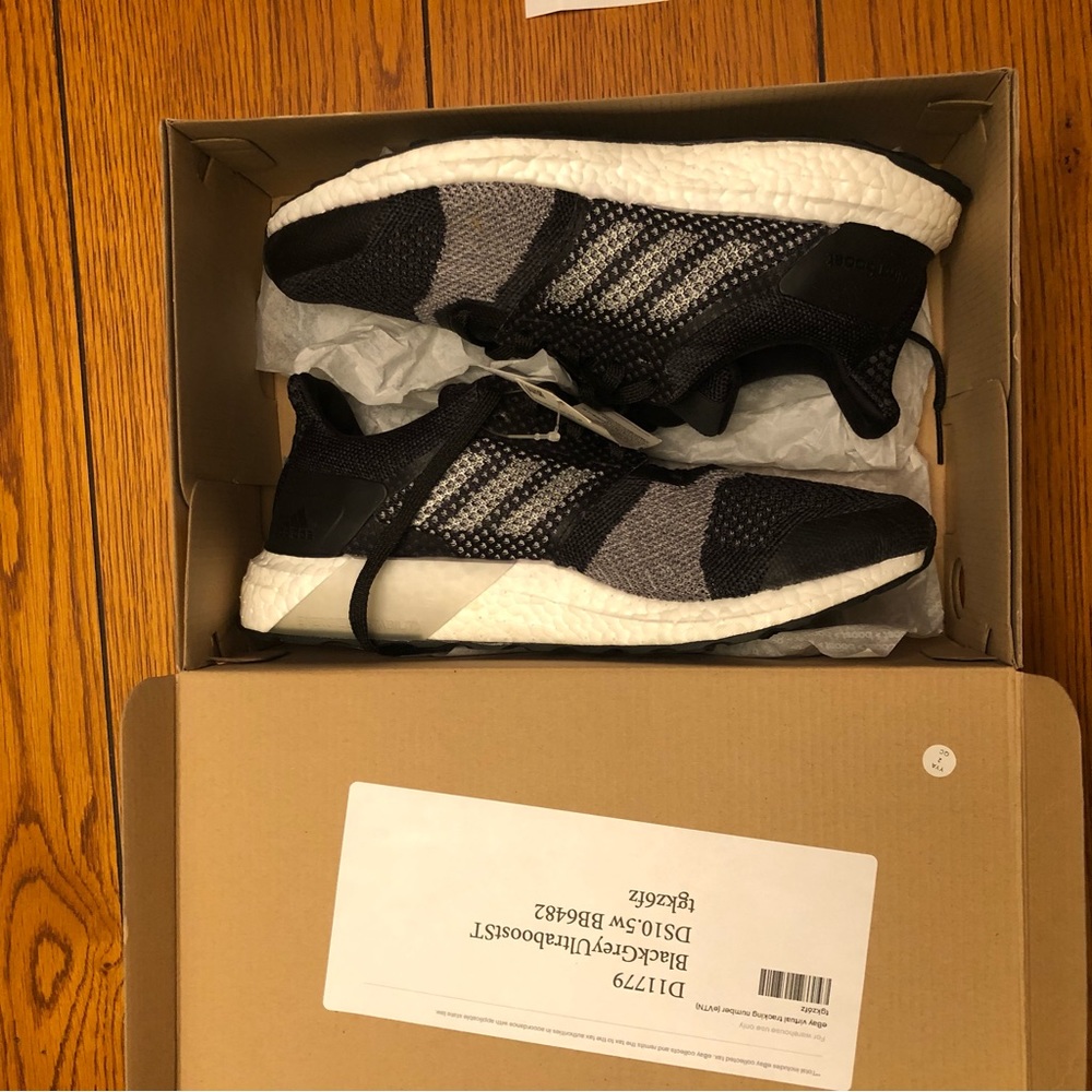 NWT Woman’s Adidas UltraBoost black grey white trainers running sneakers 10.5